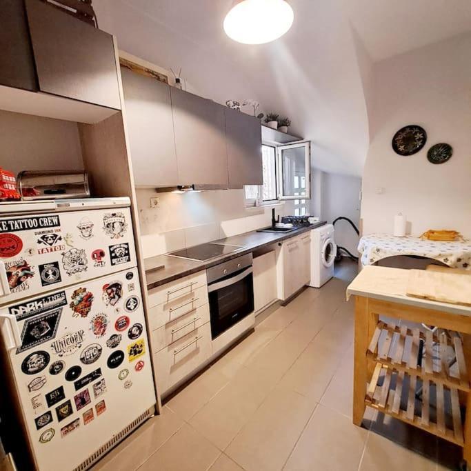 20' From The Airport,20' From The Center Of Athens Apartman Kültér fotó